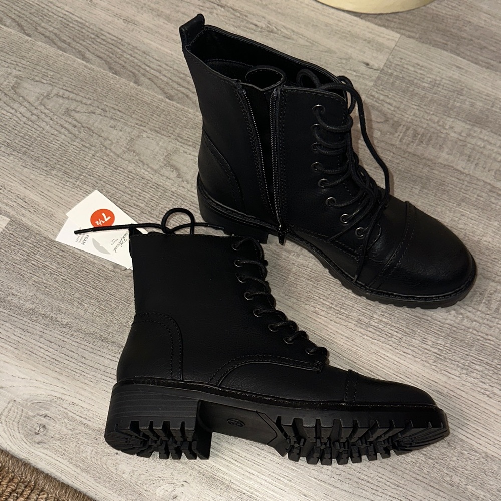 Universal thread NWT black memory foam Kamryn zip… - image 1